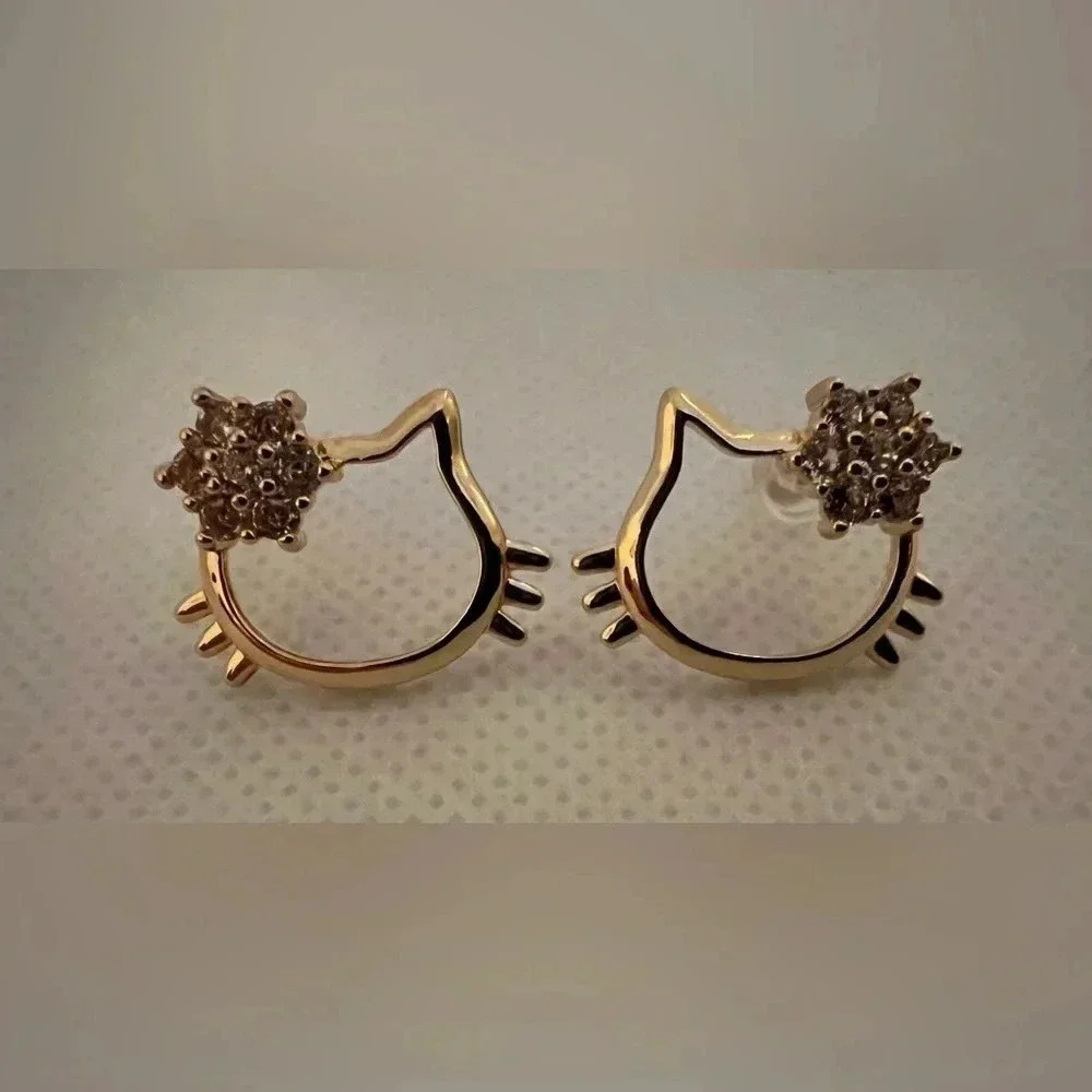 Hello Kitty | Kitty cat style post earrings.